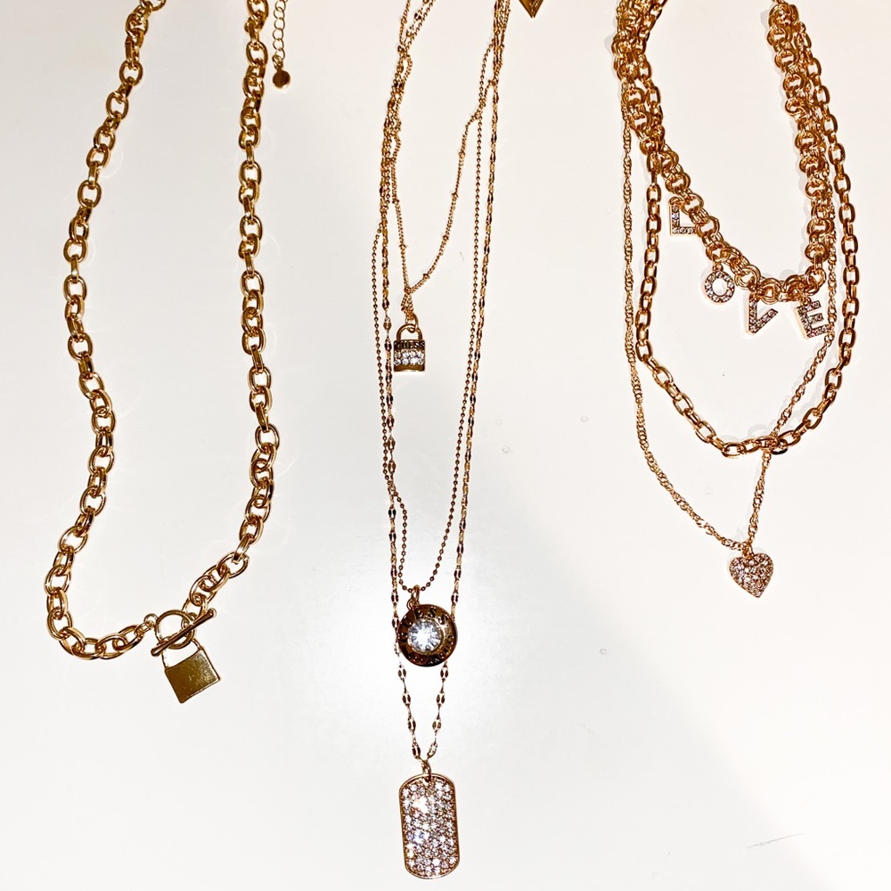 Hold necklaces (look below for info)